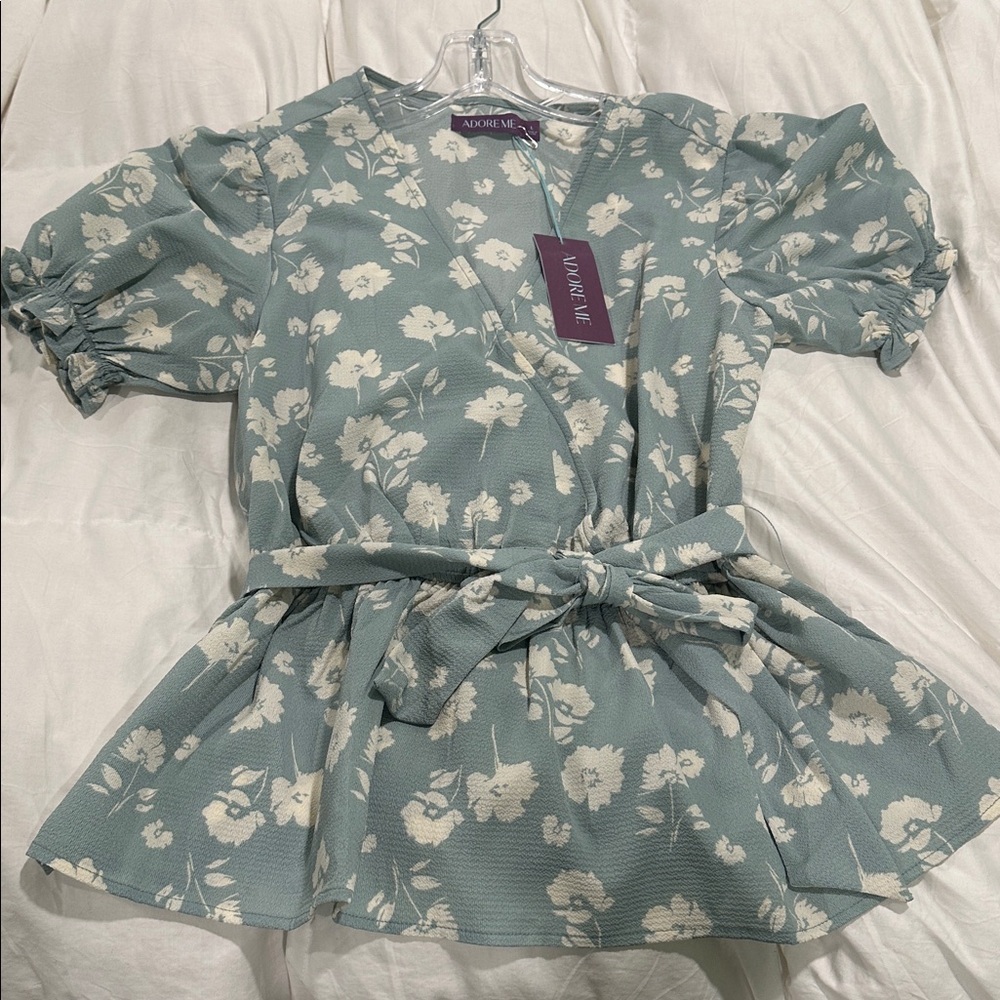 Adore Me Floral Puff Sleeve Blouse in Soft Blue - Picture 3 of 5